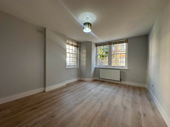 2 Bedroom Flat To Rent In Liverpool Grove, London, SE17