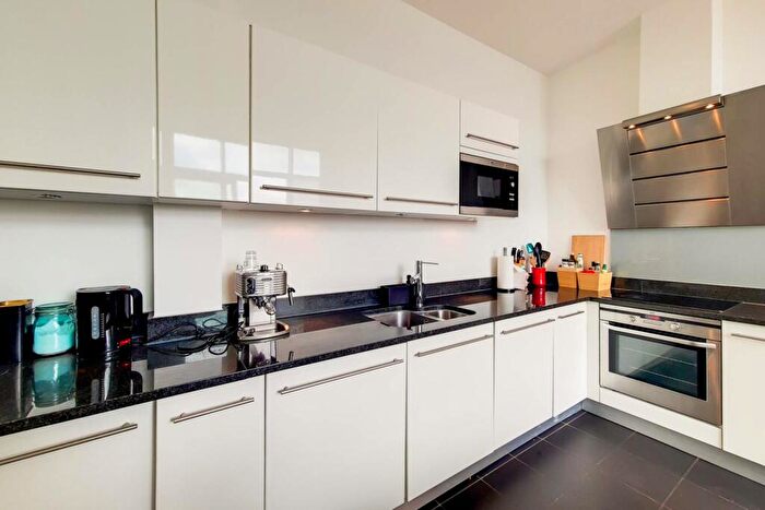 2 Bedroom Flat To Rent In Argyll Road, Woolwich, London, SE18