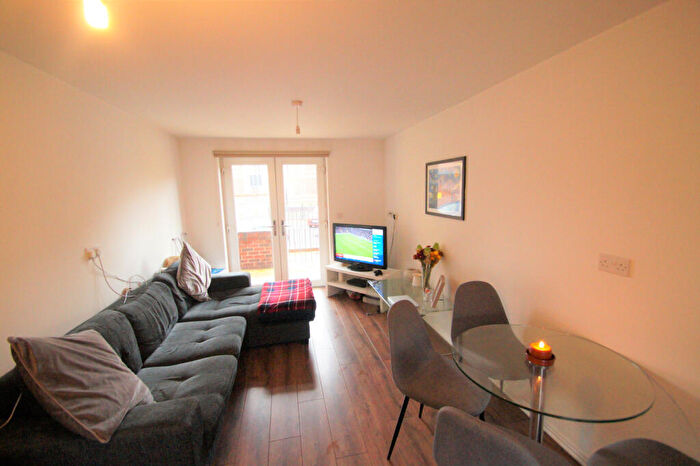2 Bedroom Apartment To Rent In Silk Street, Salford, Lancashire, M3