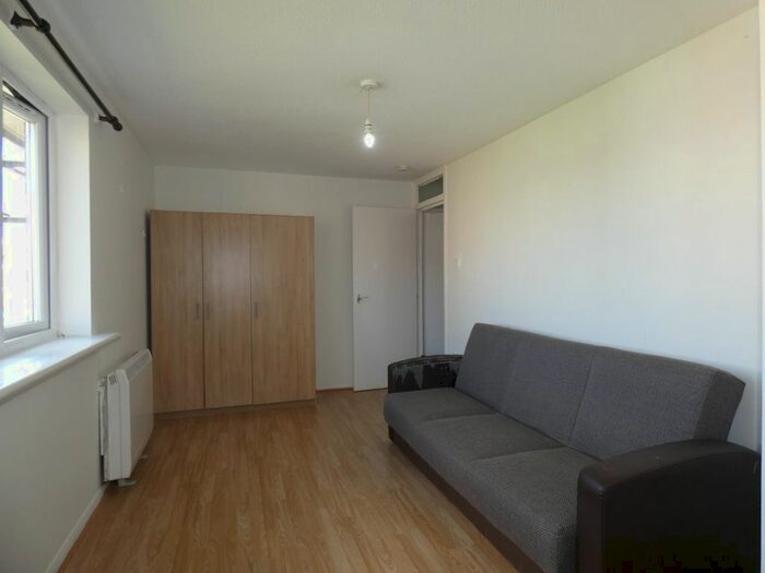 1 Bedroom Flat To Rent In Makepeace Road, Northolt, UB5