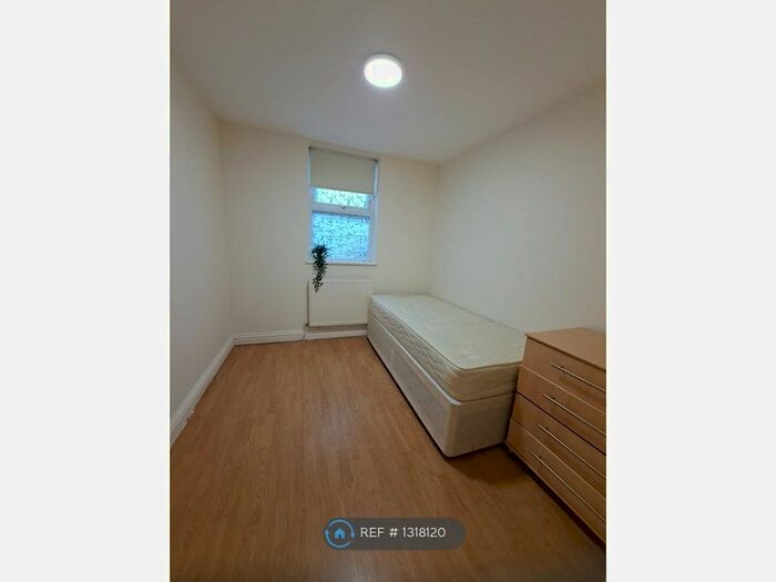 2 Bedroom Flat To Rent In Commonside East, London CR4
