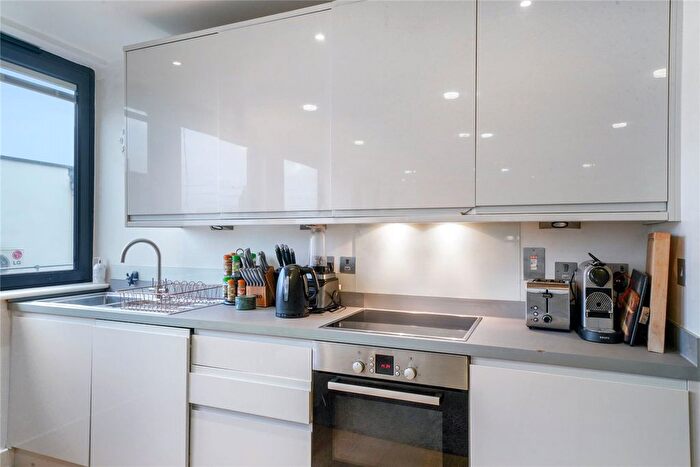 2 Bedroom Flat For Sale In Grafton Road, London, NW5