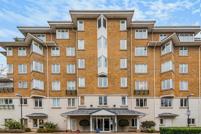 3 Bedroom Flat To Rent In Strand Drive, Kew, Richmond, TW9