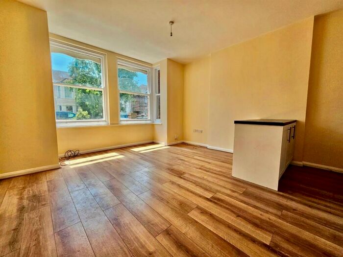 1 Bedroom Flat To Rent In Cowper Road, Worthing, BN11