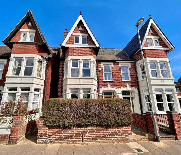 5 Bedroom Semi-Detached House For Sale In Elmgrove Road, Gorleston, NR31