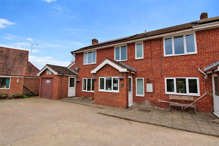 4 Bedroom Semi-Detached House For Sale In Frith Lane, Wickham, Fareham, PO17