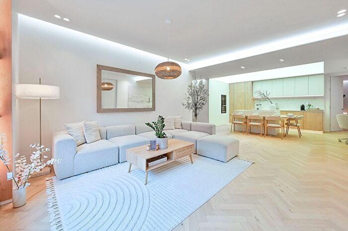 2 Bedroom Flat For Sale In Barrel Yard, Hammersmith, London, W6
