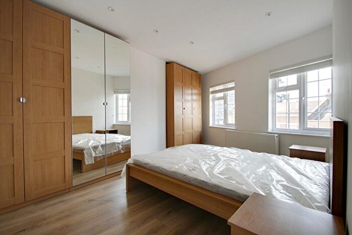 4 Bedroom Maisonette To Rent In Tudor Way, Southgate, N14