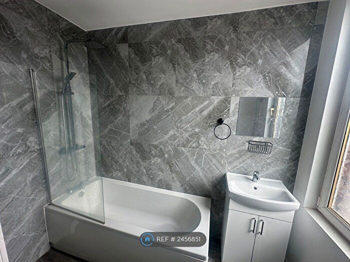 2 Bedroom Terraced House To Rent In Garnet Road, Leeds, LS11