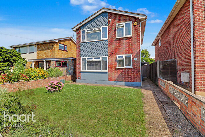 3 Bedroom Detached House For Sale In Hilberry Road, Canvey Island, SS8