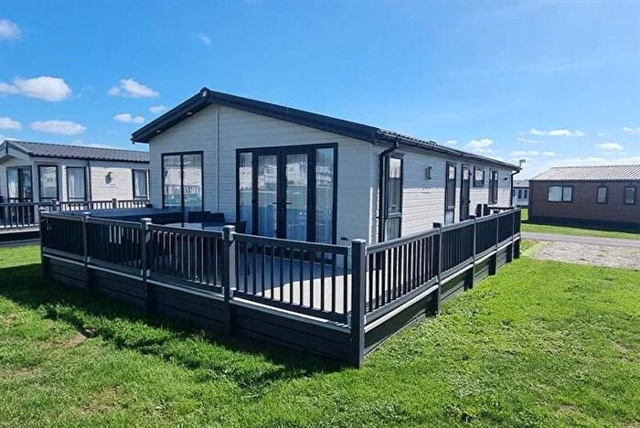 2 Bedroom Lodge For Sale In Maer Lane, Bude, EX23