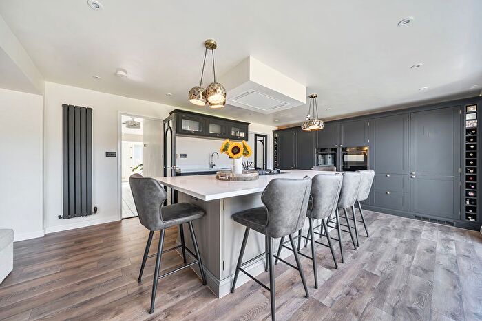 4 Bedroom Detached House For Sale In Bourneside, Bedford, MK41