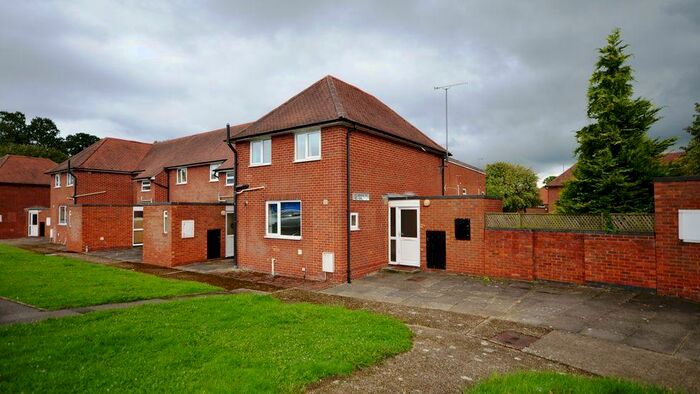 2 Bedroom End Of Terrace House To Rent In Venning Road, Arborfield, RG2