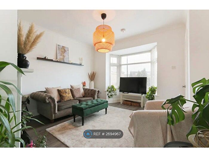 2 Bedroom Semi-Detached House To Rent In Ingram Road, Sheffield, S2