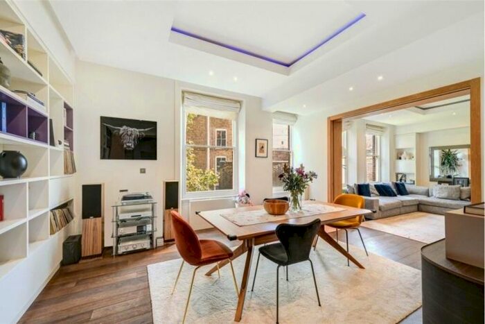 3 Bedroom Flat To Rent In Barkston Gardens, London, SW5