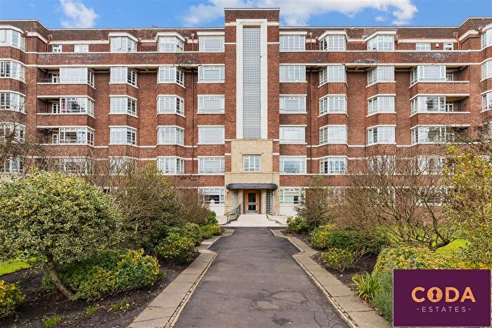 2 Bedroom Flat For Sale In Kelvin Court, Glasgow, G12