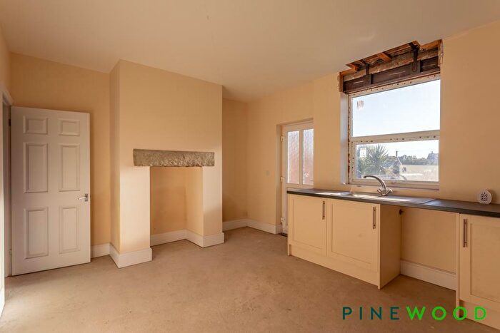 3 Bedroom Terraced House For Sale In Cobden Road, Chesterfield, Derbyshire, S40