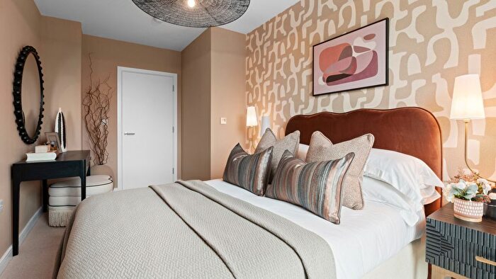 2 Bedroom Flat For Sale In Plumstead Road, London, SE18