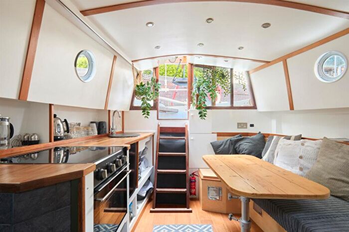 1 Bedroom House Boat For Sale In Chelsea Harbour, Chelsea, SW10