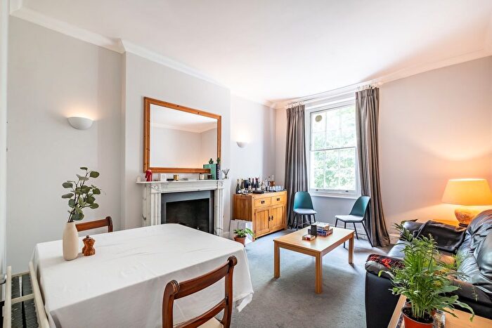 2 Bedroom Flat To Rent In St. Georges Square, London, SW1V
