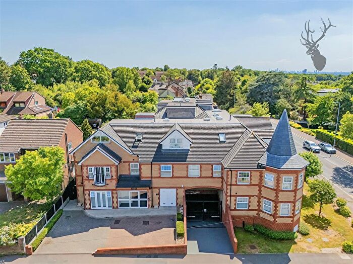 2 Bedroom Flat For Sale In Stag Lane, Buckhurst Hill, IG9