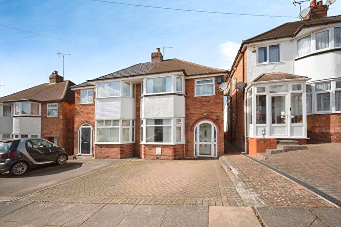 3 Bedroom Semi Detached House For Sale In Bayford Avenue, Sheldon, Birmingham, West Midlands, B26