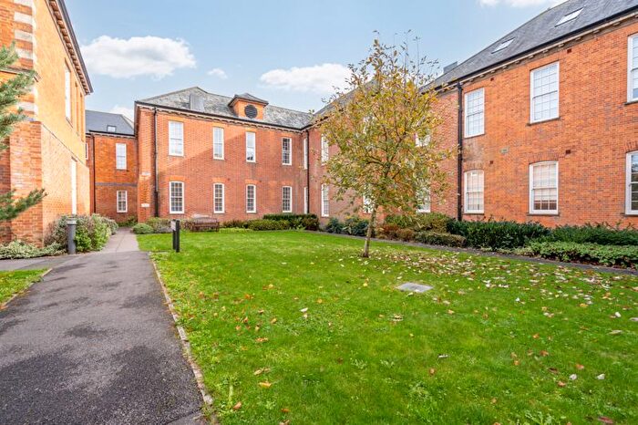 2 Bedroom Flat For Sale In Two Bedroom Apartment - Longley Road, Chichester, PO19