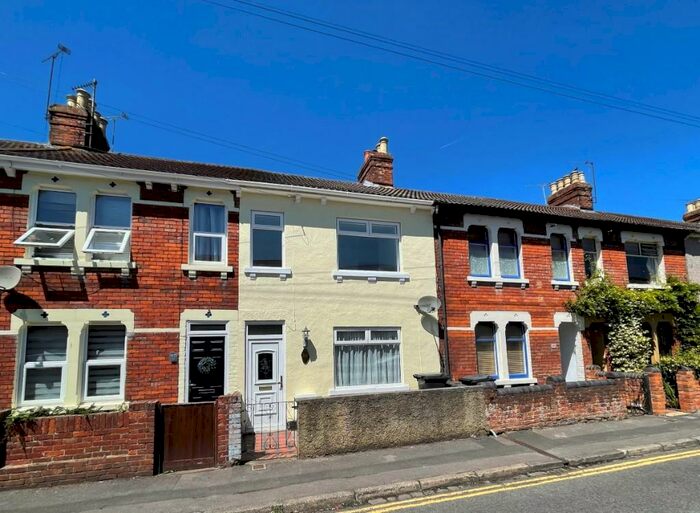 2 Bedroom Terraced House To Rent In Albion Street, Swindon, Wiltshire, SN1