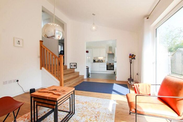 2 Bedroom Flat To Rent In Fife Terrace, London, N1
