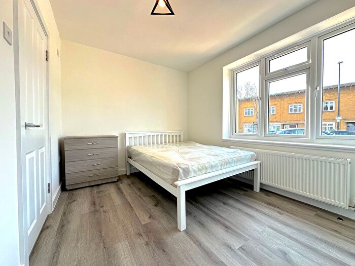 4 Bedroom Terraced House To Rent In White Horse Lane, London, E1