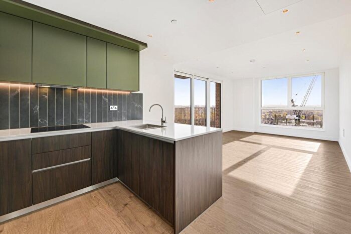 3 Bedroom Flat To Rent In Gasholder Place, Oval, SE11