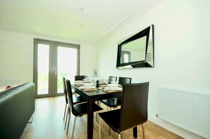 3 Bedroom Flat To Rent In Waterside Park, Royal Docks, London, E16