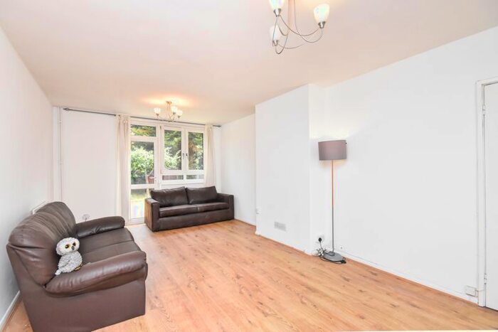 3 Bedroom Property To Rent In Barringer Square, Tooting Bec, SW17