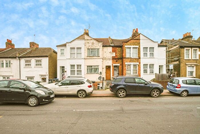 2 Bedroom Maisonette For Sale In Whitehorse Road, Croydon, CR0