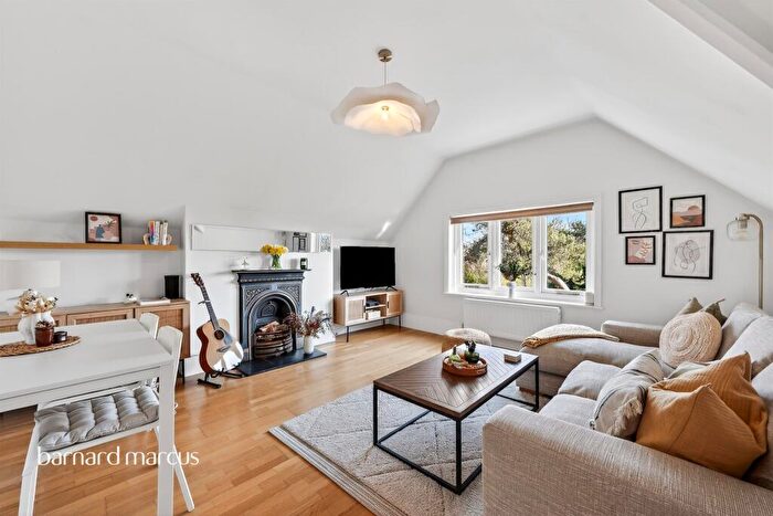 1 Bedroom Flat For Sale In Upper Brighton Road, Surbiton, KT6