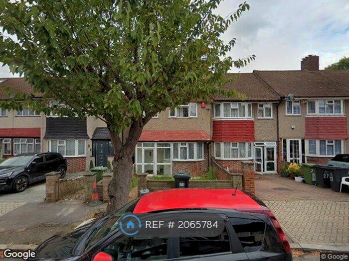 3 Bedroom Semi-Detached House To Rent In Longhill Road, London, SE6