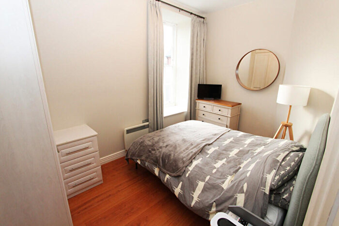 2 Bedroom Flat To Rent In Consort Mews, Knowle, PO17