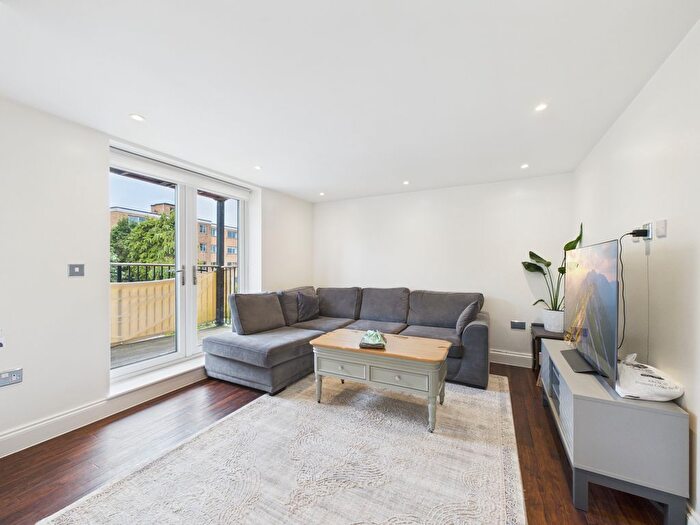 2 Bedroom Flat To Rent In A Manor Grove, Beckenham, Kent, BR3