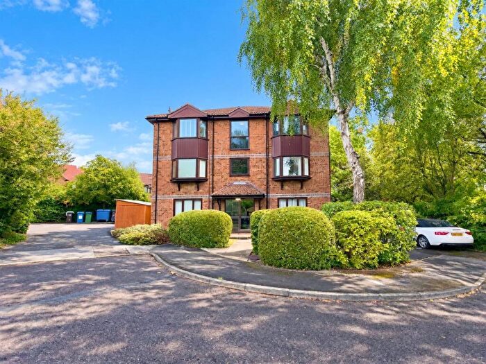1 Bedroom Apartment For Sale In Swaledale Gardens, Fleet, GU51