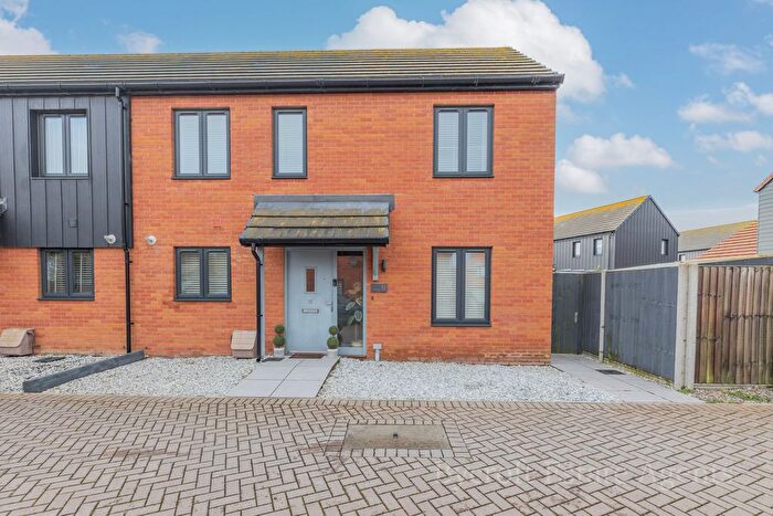 3 Bedroom Semi Detached House For Sale In Wainscot Drive, Bradwell, NR31