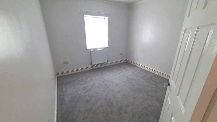 2 Bedroom Flat To Rent In Brent Street, London, NW4