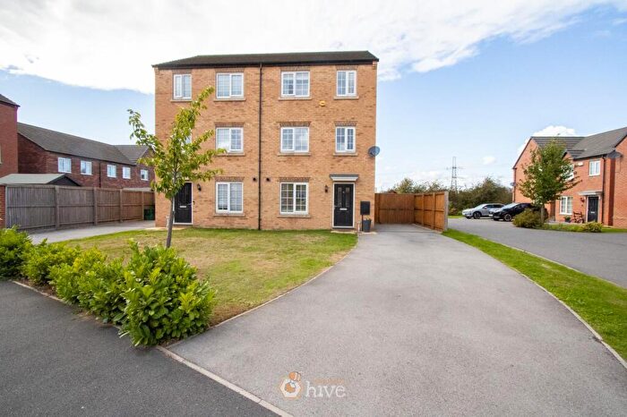 4 Bedroom Semi-Detached House For Sale In Heatherfields Crescent, New Rossington, Doncaster, DN11