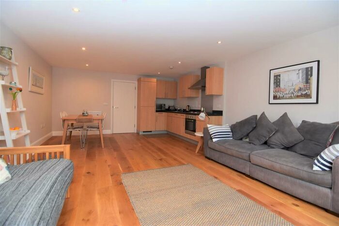 1 Bedroom Flat To Rent In Clarendon House, Cowleaze Road, Kingston Upon Thames, KT2
