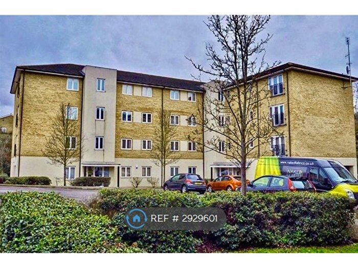 2 Bedroom Flat To Rent In Waterfall Close, Hoddesdon, EN11