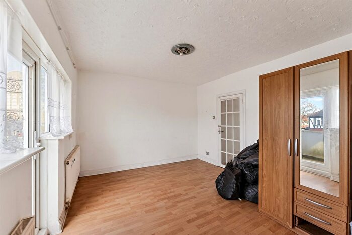 3 Bedroom Maisonette For Sale In Morden Court, Morden, SM4