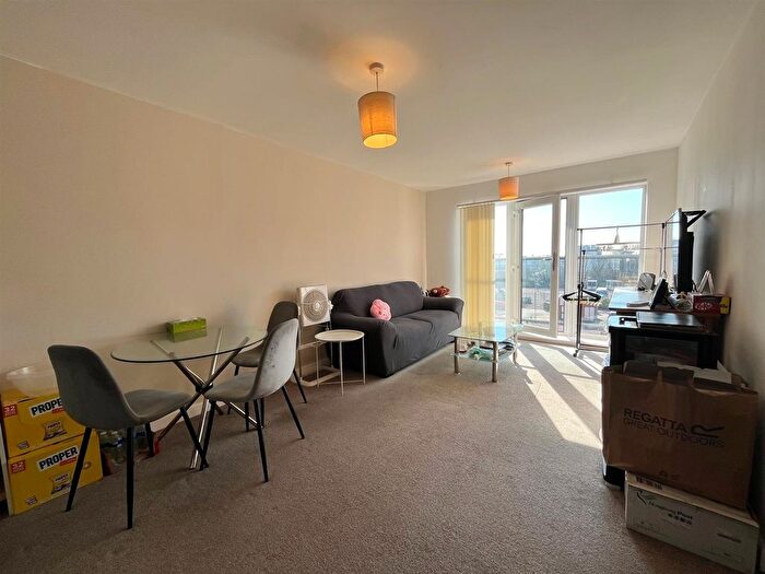 2 Bedroom Flat To Rent In Ladywell Point, Pilgrims Way, Salford, M50