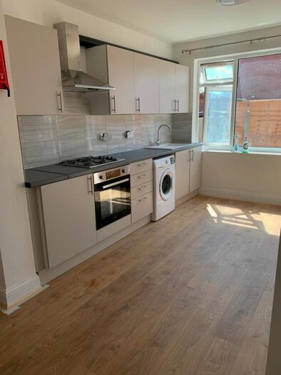 1 Bedroom Flat To Rent In Winstead Gardens, Dagenham, RM10