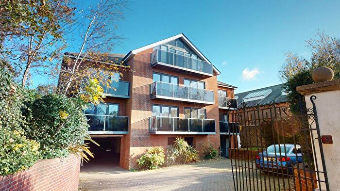 2 Bedroom Flat For Sale In South Court, Dyke Road, Hove, BN1