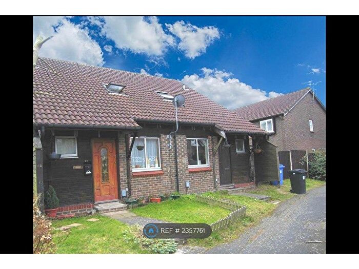 1 Bedroom End Of Terrace House To Rent In Willowmead Close, Woking, GU21