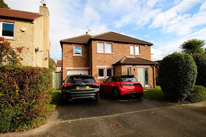 4 Bedroom Detached House For Sale In Saddlers Grove, Badsworth, WF9